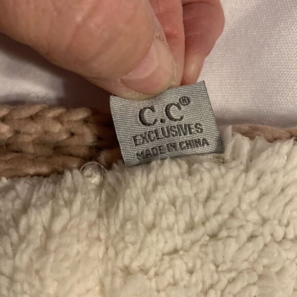 C.C Exclusives crocheted scarf with faux fur lining - Picture 3 of 7